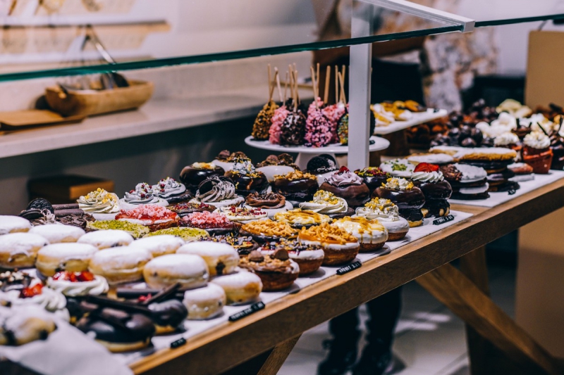 vitrine-FONTAN-min_shop_dessert_pastry_bakery_counter-184398